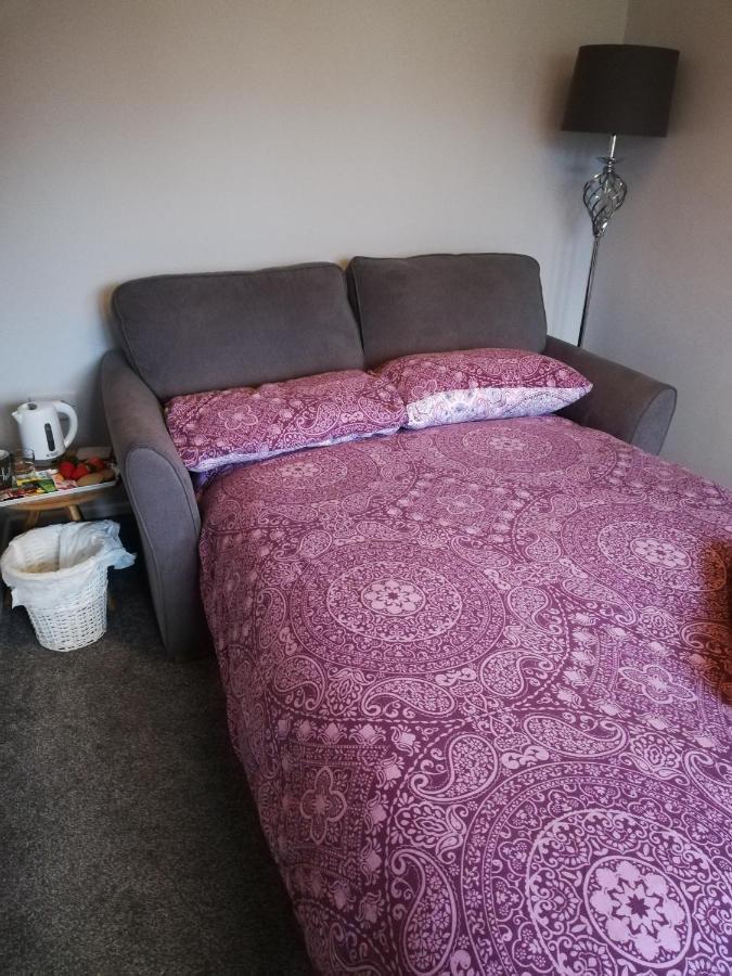Little Cosy Cwtsh Hotel Pontyclun Ngoại thất bức ảnh